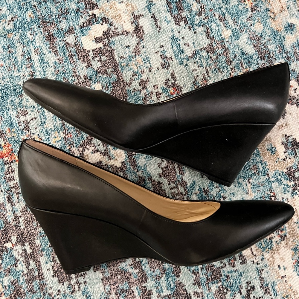 NEVER WORN Nine West Leather Wedges